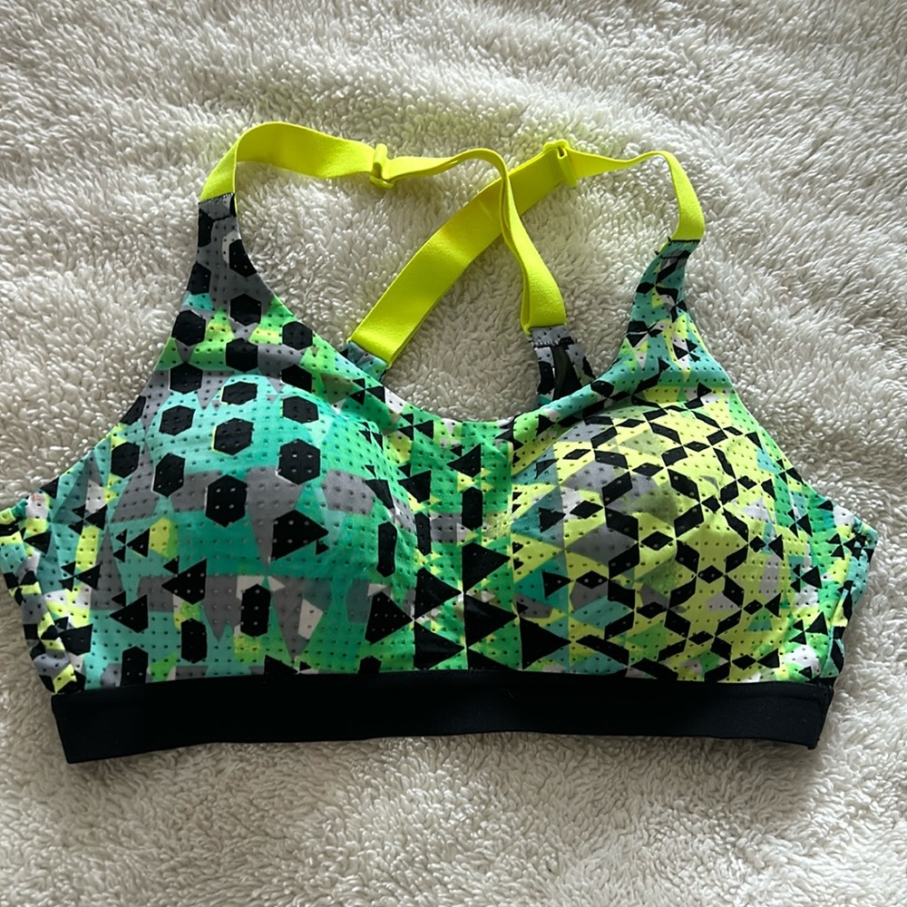Victoria sport bra 34B 😊 NWOT